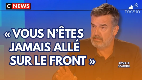 Régis Le Sommier recadre les reporters de plateau, comme BHL et sa chemise blanche